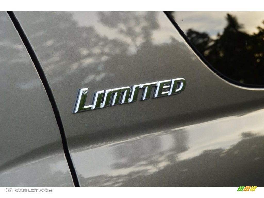 2006 Toyota Sequoia Limited Marks and Logos Photos