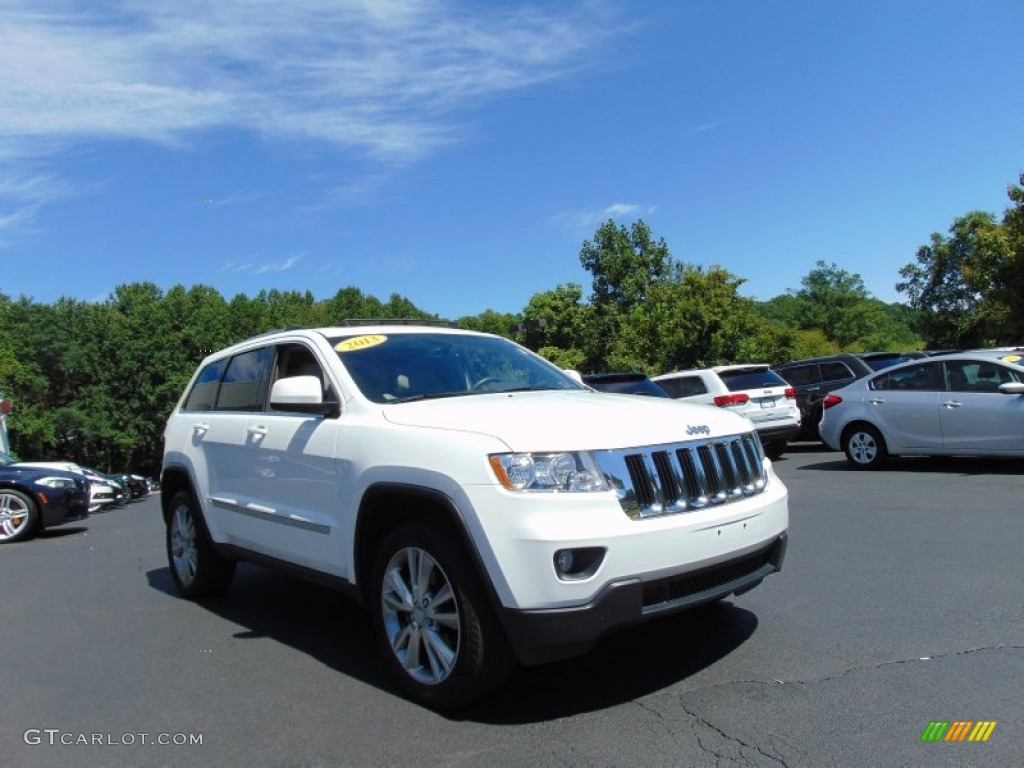 2013 Grand Cherokee Laredo 4x4 - Bright White / Dark Graystone/Medium Graystone photo #9