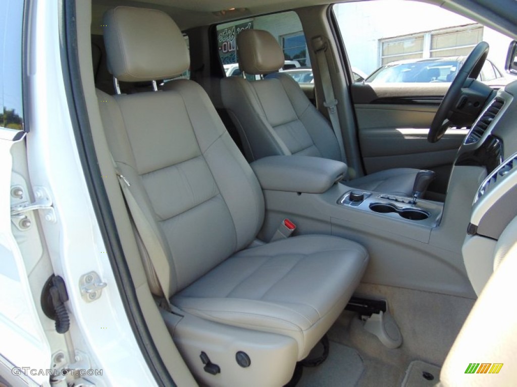 2013 Grand Cherokee Laredo 4x4 - Bright White / Dark Graystone/Medium Graystone photo #20