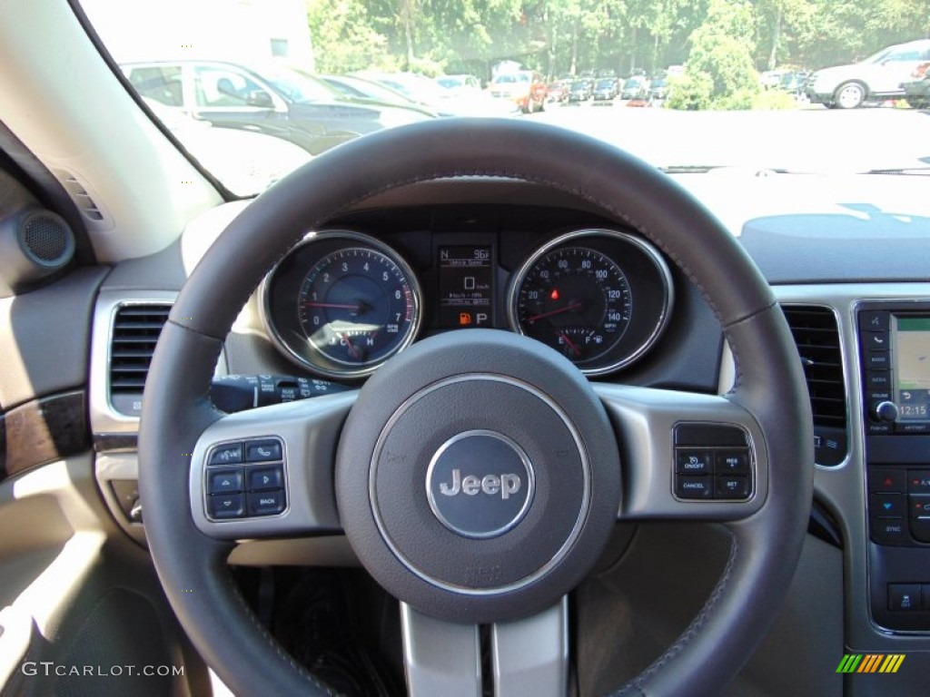 2013 Grand Cherokee Laredo 4x4 - Bright White / Dark Graystone/Medium Graystone photo #30