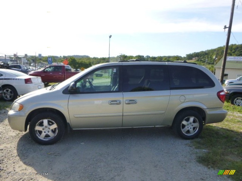 2005 Grand Caravan SXT - Linen Gold Metallic / Dark Khaki/Light Graystone photo #3