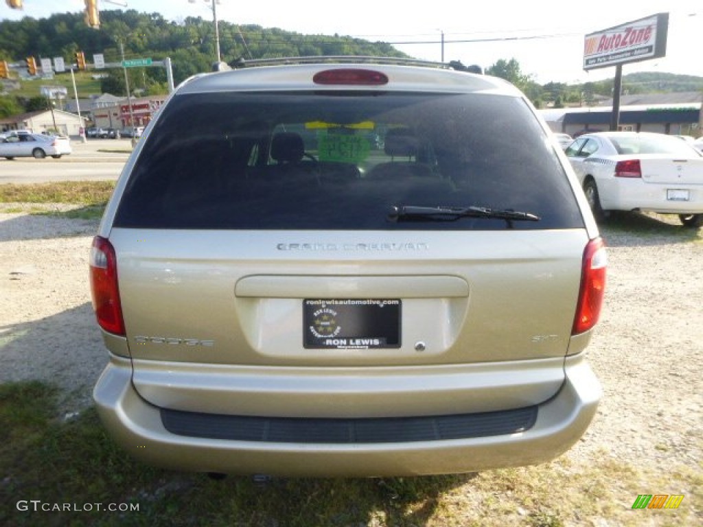 2005 Grand Caravan SXT - Linen Gold Metallic / Dark Khaki/Light Graystone photo #5
