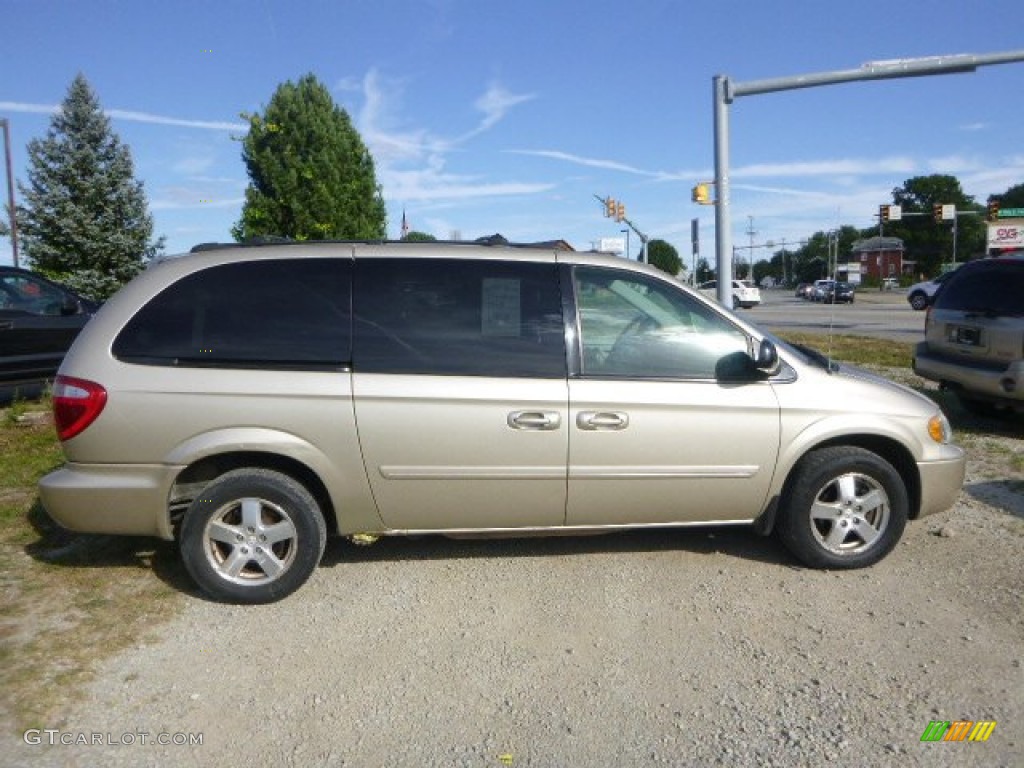 2005 Grand Caravan SXT - Linen Gold Metallic / Dark Khaki/Light Graystone photo #7