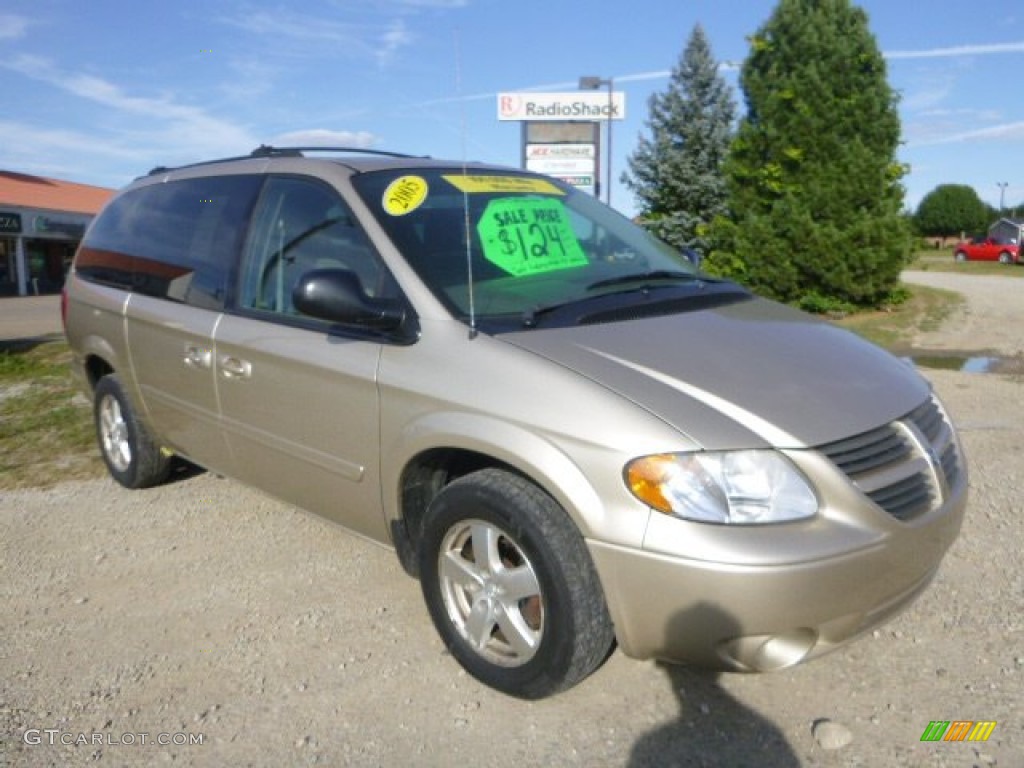 2005 Grand Caravan SXT - Linen Gold Metallic / Dark Khaki/Light Graystone photo #8