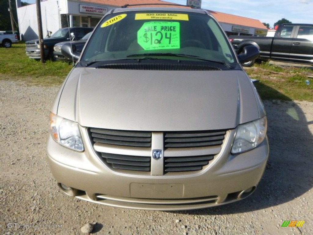2005 Grand Caravan SXT - Linen Gold Metallic / Dark Khaki/Light Graystone photo #9