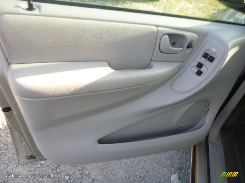 2005 Grand Caravan SXT - Linen Gold Metallic / Dark Khaki/Light Graystone photo #12