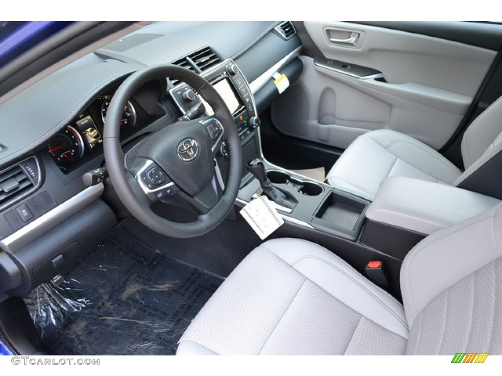 2016 Camry SE - Blue Crush Metallic / Ash photo #5