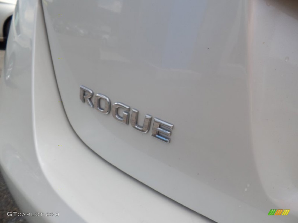 2012 Rogue SV AWD - Pearl White / Gray photo #10