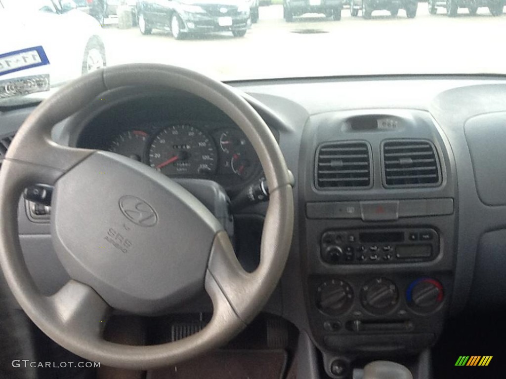 2001 Accent GL Sedan - Silver Mist / Gray photo #7