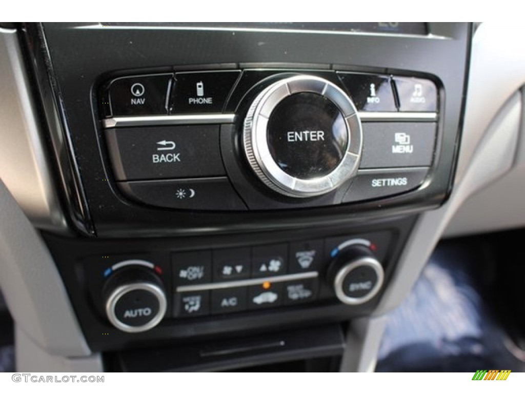2016 Acura ILX Technology Controls Photo #106609547