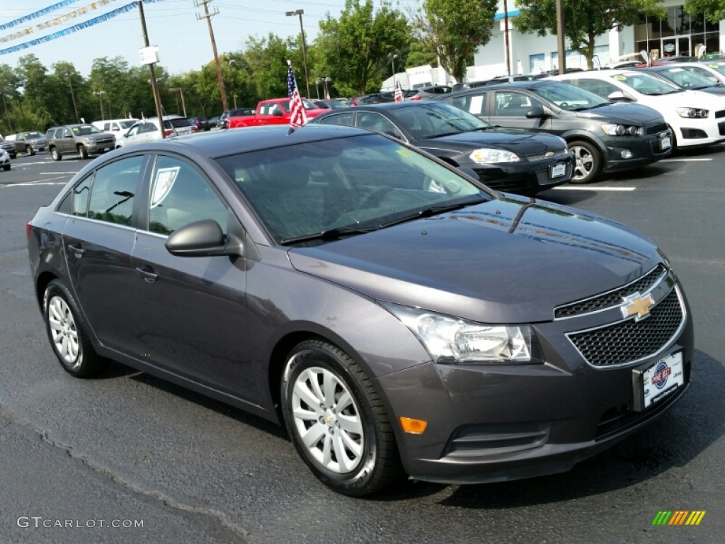 2011 Cruze LS - Taupe Gray Metallic / Jet Black/Medium Titanium photo #3
