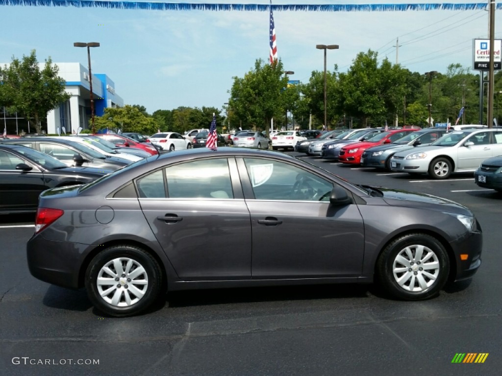 2011 Cruze LS - Taupe Gray Metallic / Jet Black/Medium Titanium photo #5