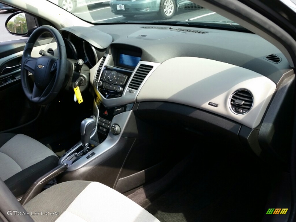 2011 Cruze LS - Taupe Gray Metallic / Jet Black/Medium Titanium photo #6