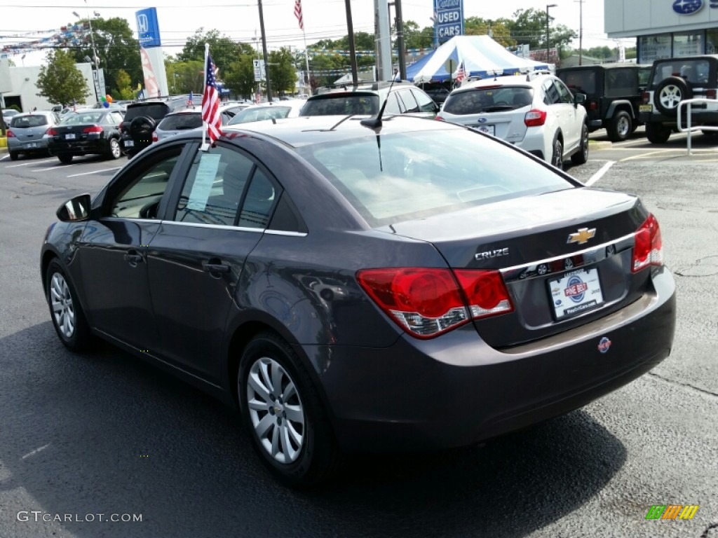 2011 Cruze LS - Taupe Gray Metallic / Jet Black/Medium Titanium photo #8