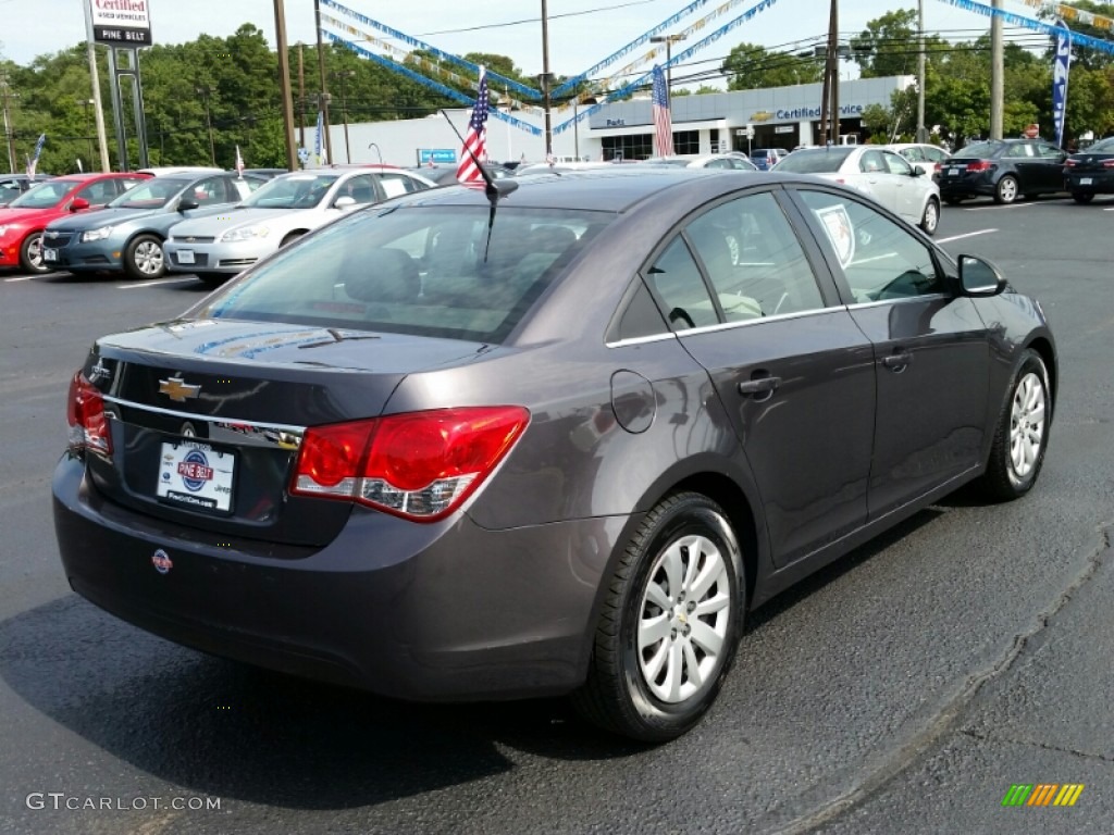 2011 Cruze LS - Taupe Gray Metallic / Jet Black/Medium Titanium photo #9