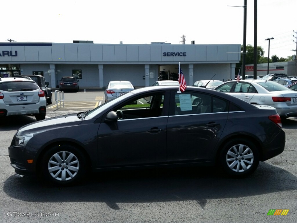 2011 Cruze LS - Taupe Gray Metallic / Jet Black/Medium Titanium photo #10