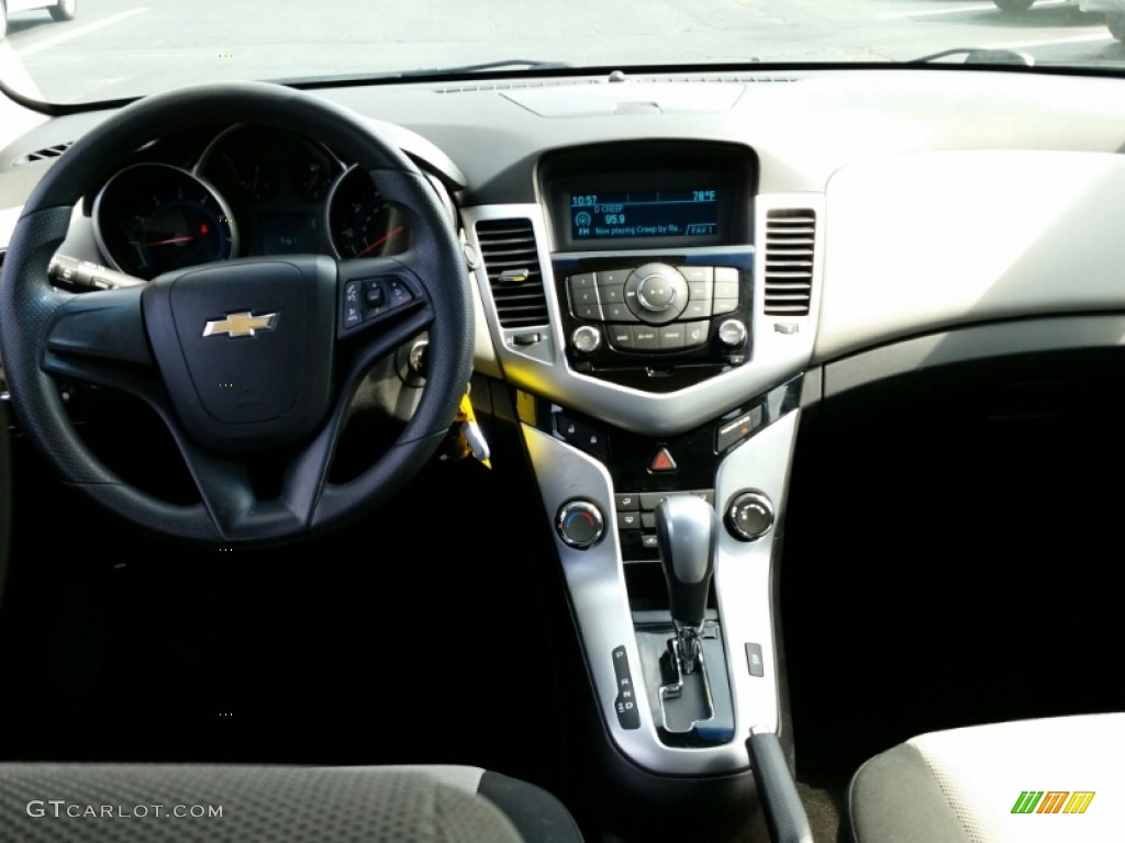 2011 Cruze LS - Taupe Gray Metallic / Jet Black/Medium Titanium photo #12