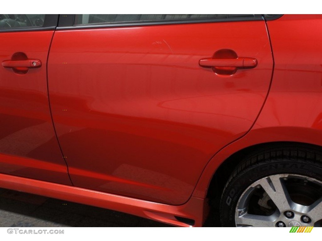 2009 Vibe GT - Red Hot Metallic / Ebony photo #55