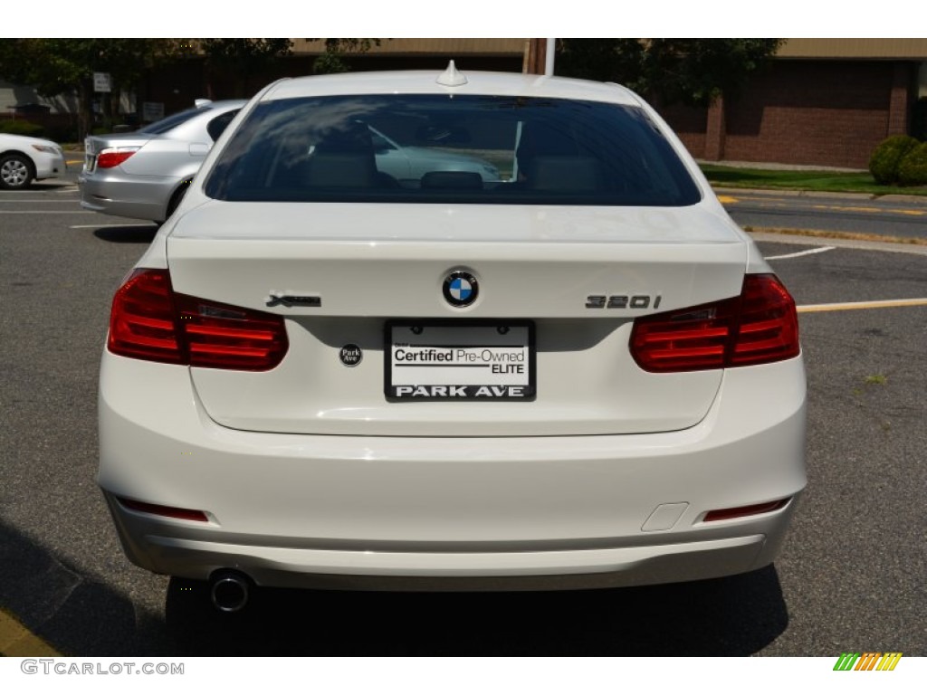 2015 3 Series 320i xDrive Sedan - Alpine White / Black photo #4