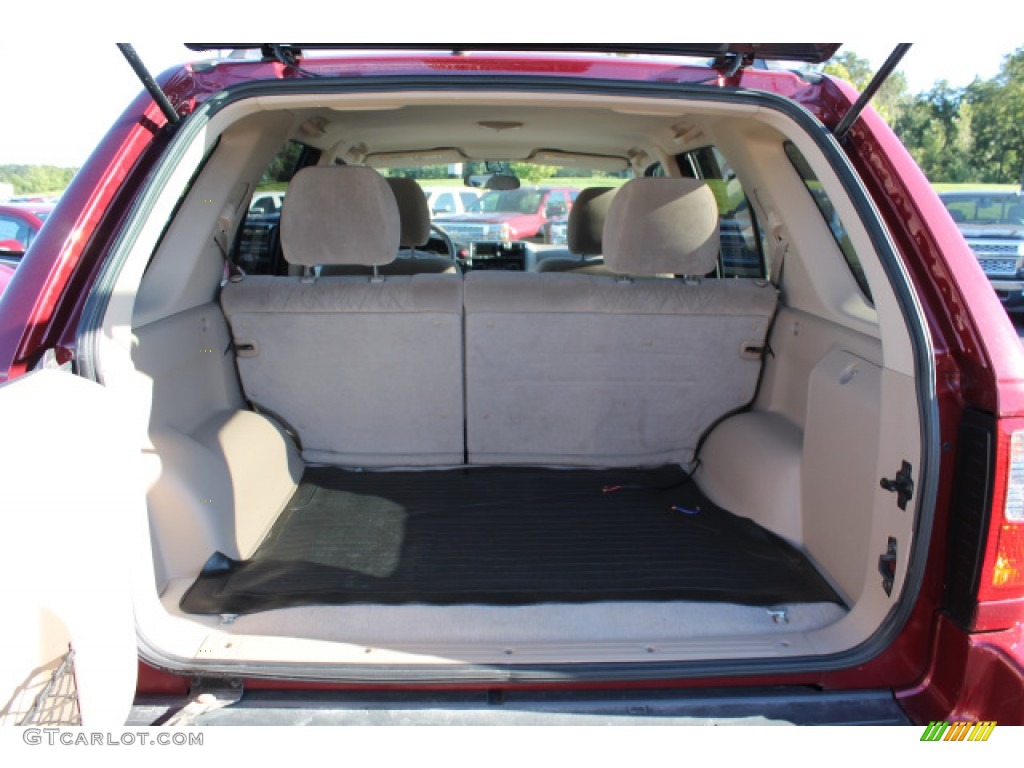 2004 Isuzu Rodeo S 4WD Trunk Photos