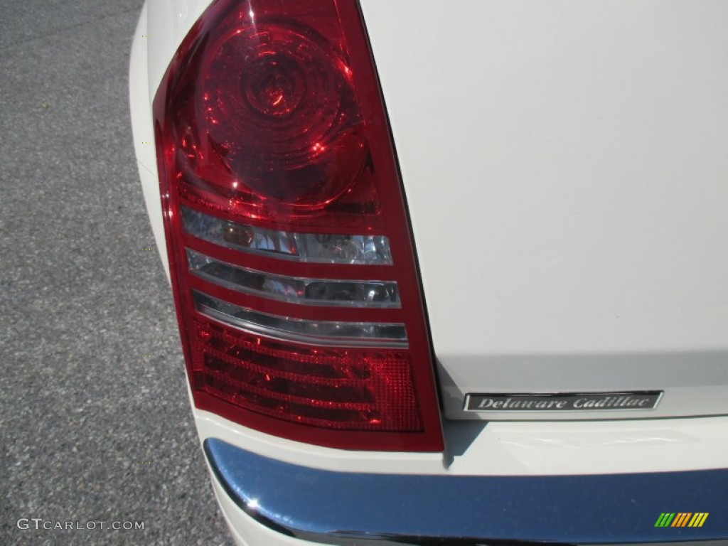 2005 300 C HEMI - Cool Vanilla / Dark Slate Gray/Light Graystone photo #36