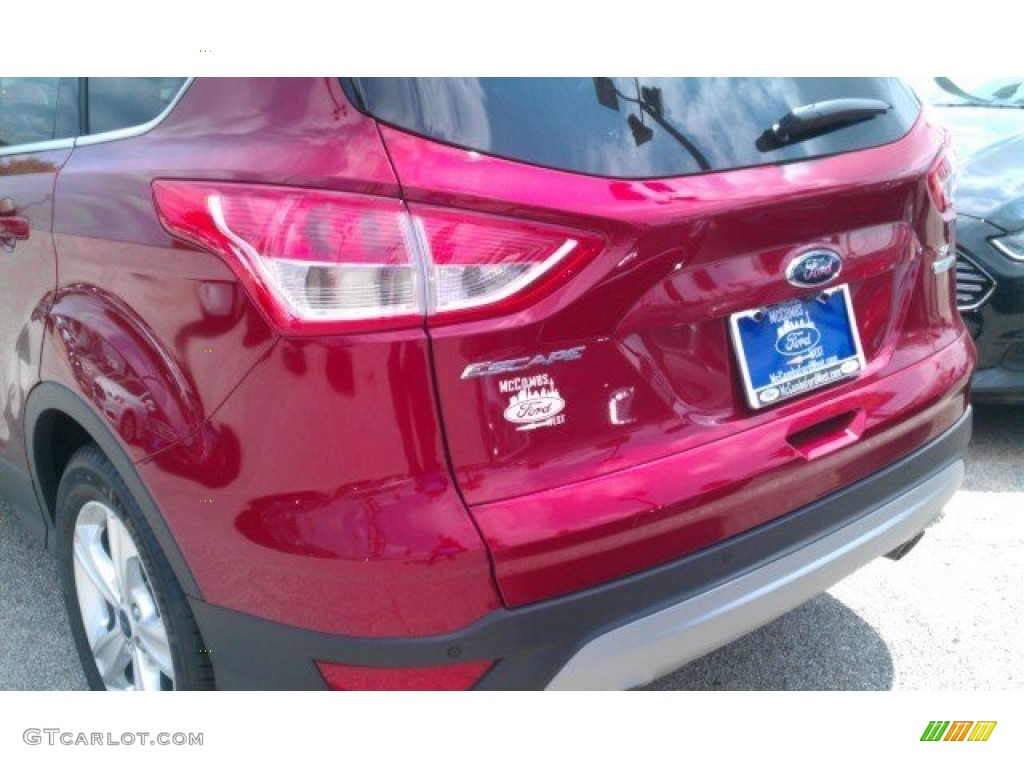 2016 Escape SE - Ruby Red Metallic / Medium Light Stone photo #7