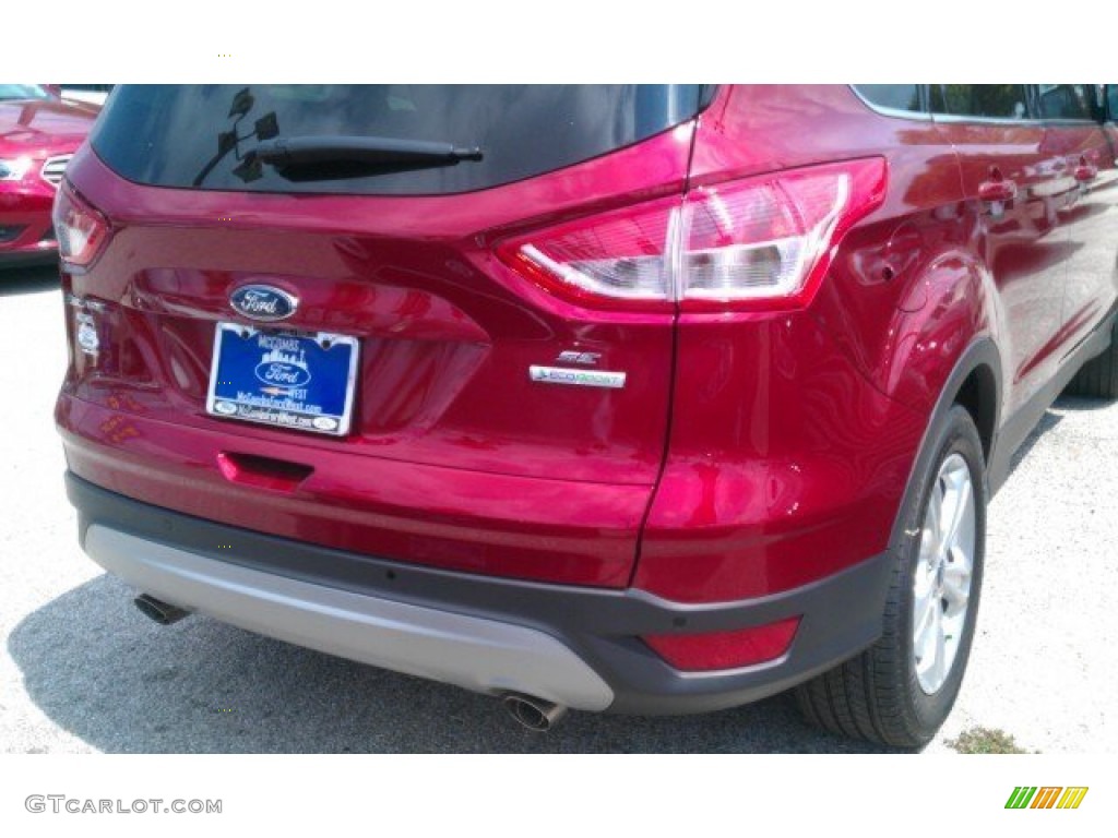 2016 Escape SE - Ruby Red Metallic / Medium Light Stone photo #9
