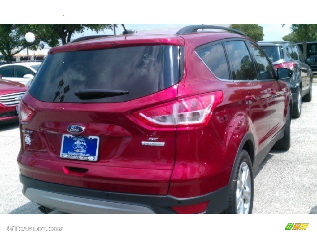 2016 Escape SE - Ruby Red Metallic / Medium Light Stone photo #10