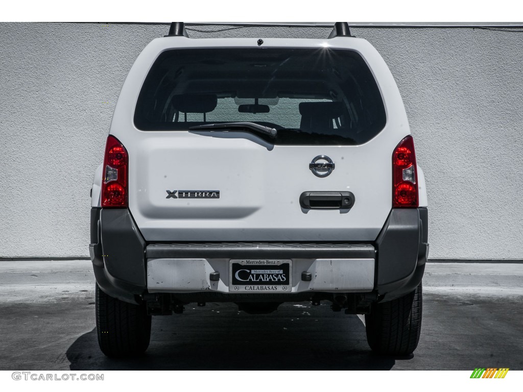 2010 Xterra X - Avalanche White / Gray photo #3