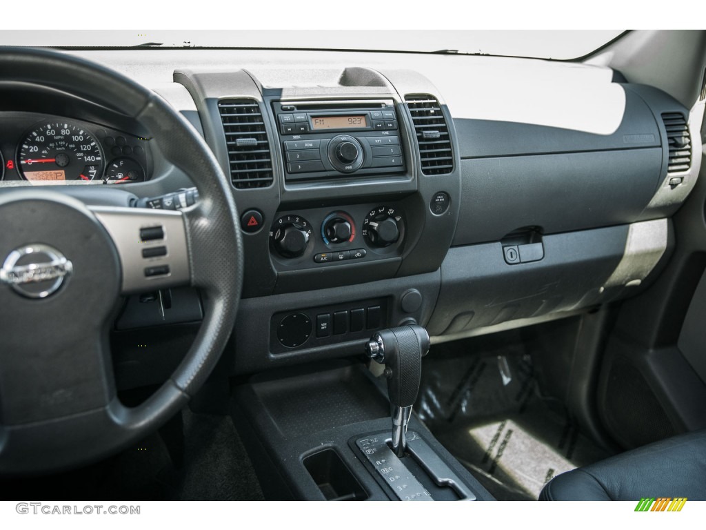 2010 Xterra X - Avalanche White / Gray photo #5