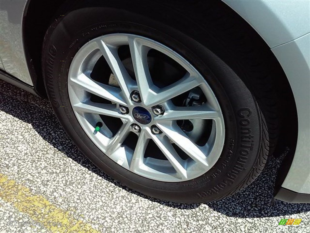 2015 Focus SE Sedan - Ingot Silver Metallic / Charcoal Black photo #3