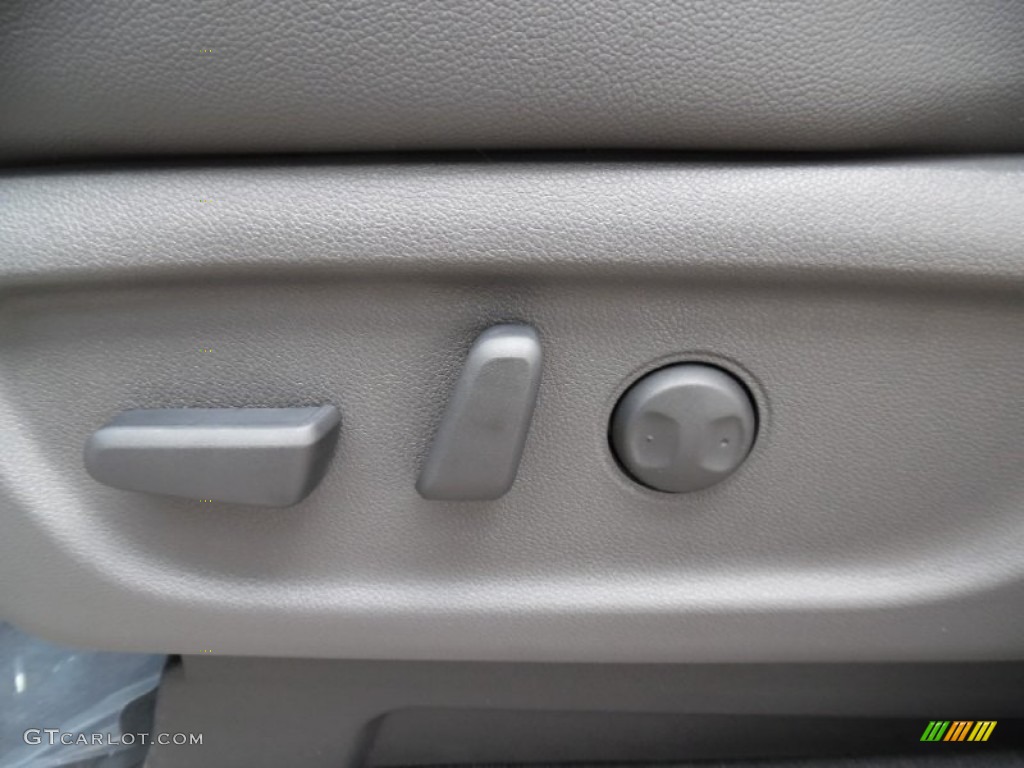 2016 Kia Sedona EX Controls Photo #106638106