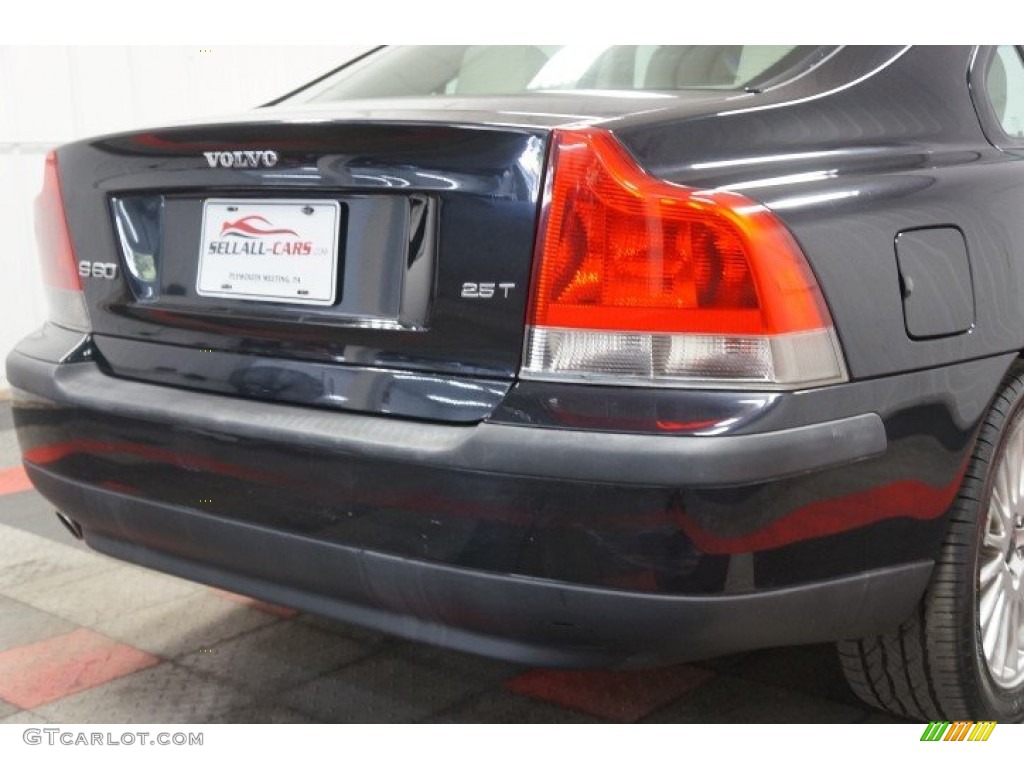 2004 S60 2.5T - Black / Graphite photo #53
