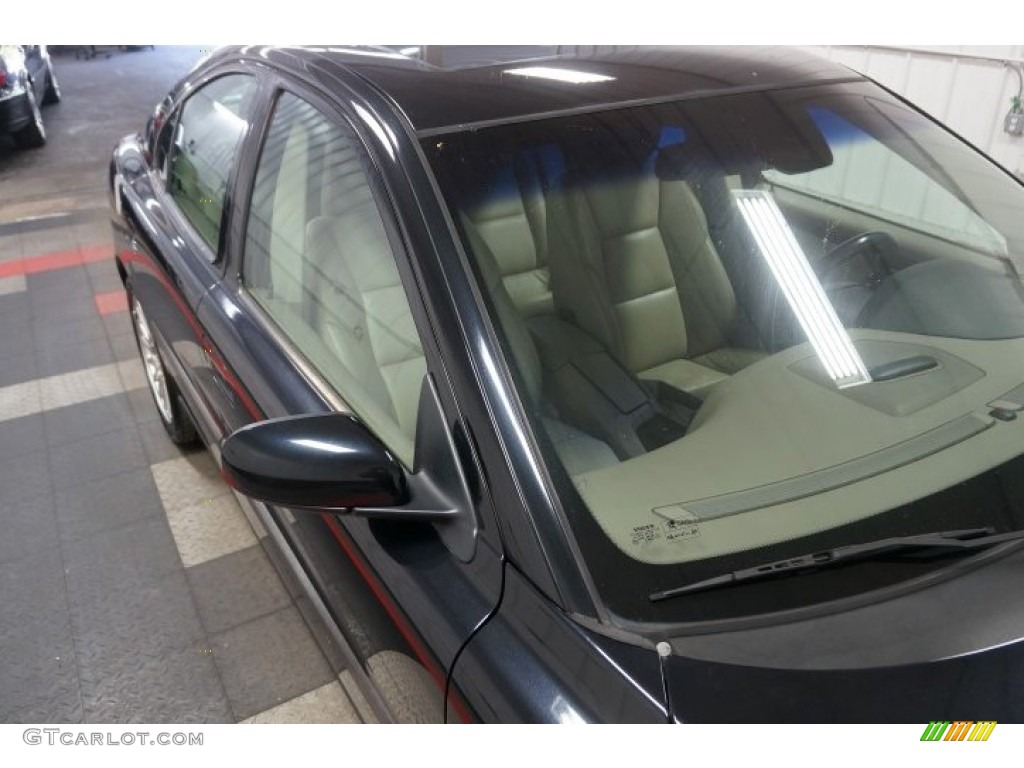 2004 S60 2.5T - Black / Graphite photo #72