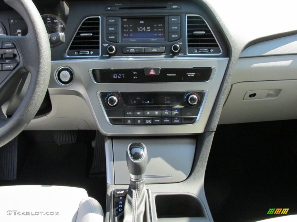 2016 Hyundai Sonata Hybrid SE Controls Photo #106654706