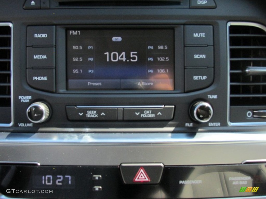 2016 Hyundai Sonata Hybrid SE Controls Photo #106654727