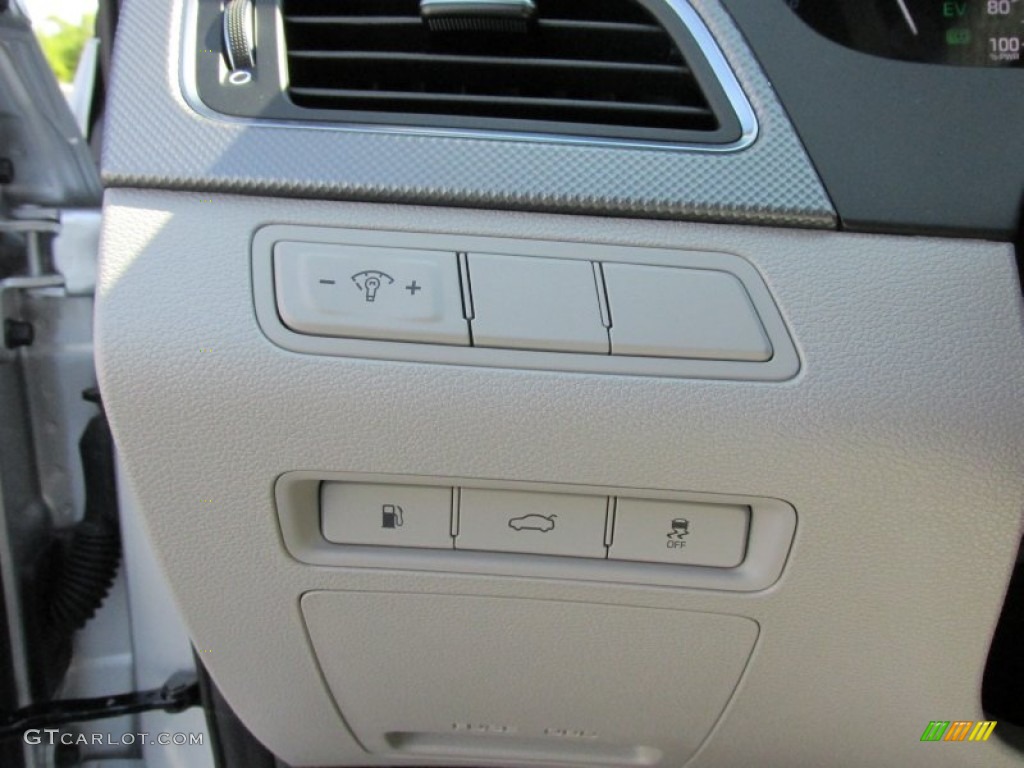 2016 Hyundai Sonata Hybrid SE Controls Photo #106654814