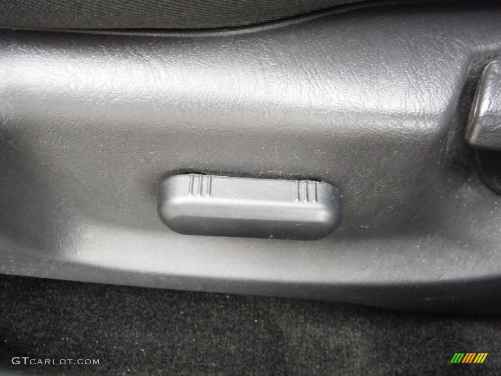 2012 Escape XLT V6 4WD - Ingot Silver Metallic / Charcoal Black photo #17