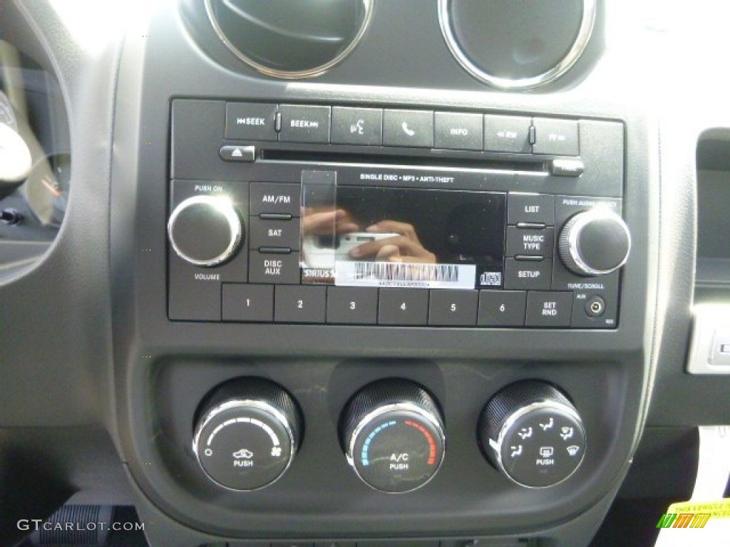 2016 Jeep Compass Sport 4x4 Controls Photo #106661828