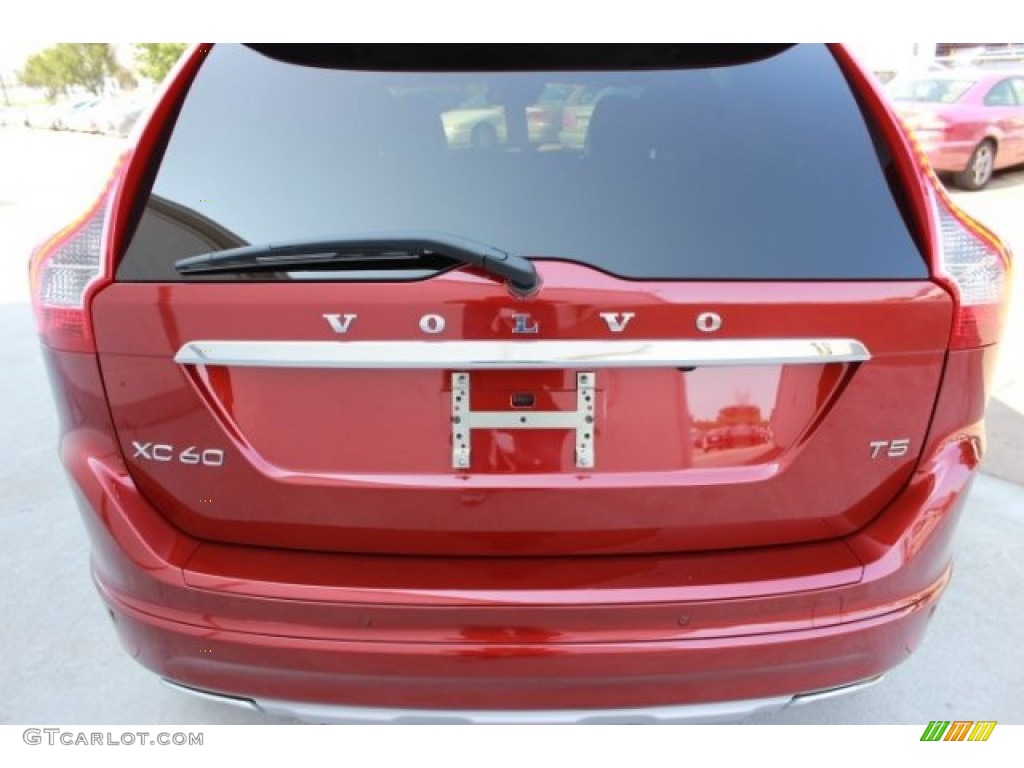 2016 Volvo XC60 T5 Drive-E Marks and Logos Photos