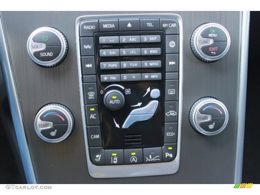 2016 Volvo XC60 T5 Drive-E Controls Photo #106669937
