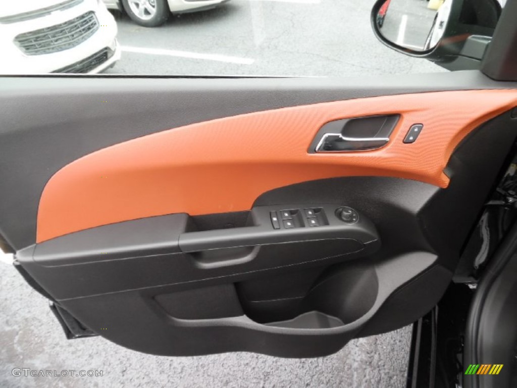 2016 Chevrolet Sonic LT Sedan Jet Black/Brick Door Panel Photo #106671680