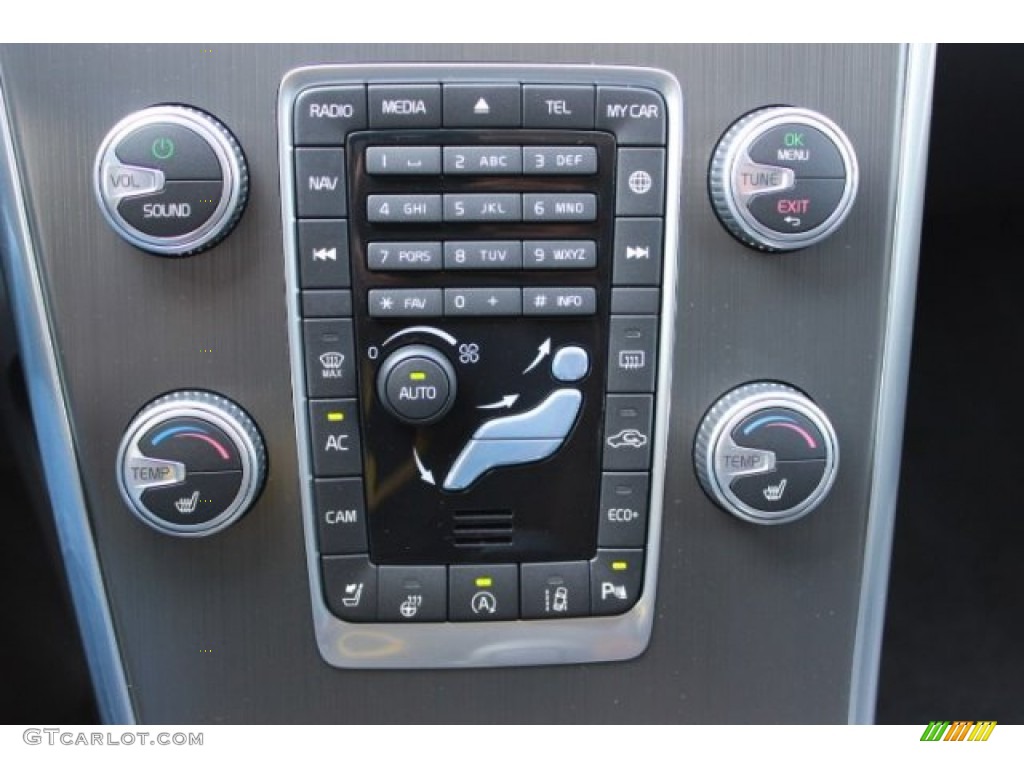 2016 Volvo XC60 T6 Drive-E Controls Photo #106672085