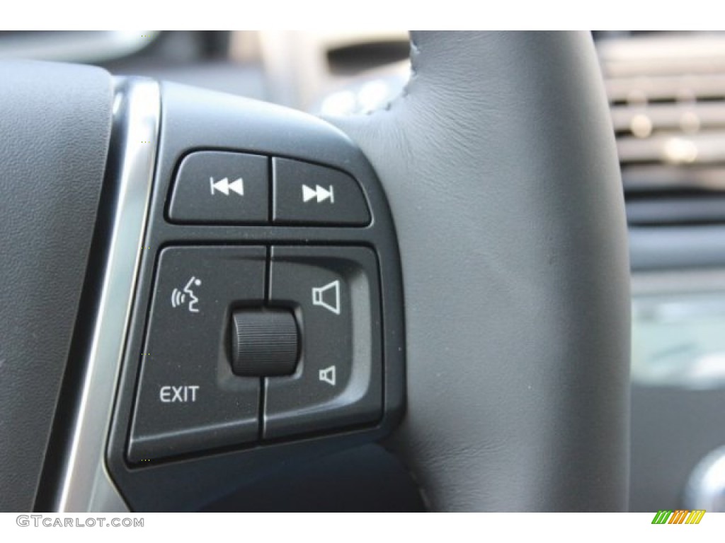 2016 Volvo XC60 T6 Drive-E Controls Photo #106672184