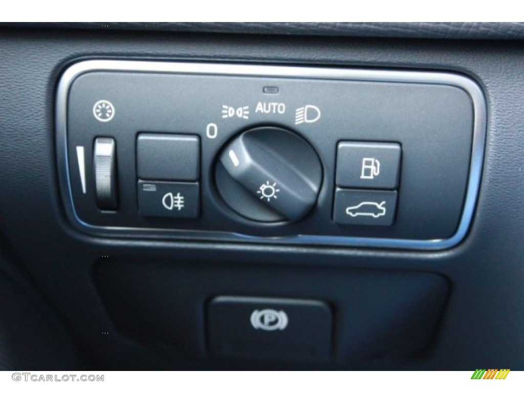 2016 Volvo XC60 T6 Drive-E Controls Photo #106672208