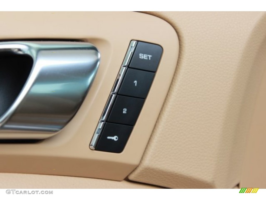 2016 Porsche Cayenne Standard Cayenne Model Controls Photo #106673414