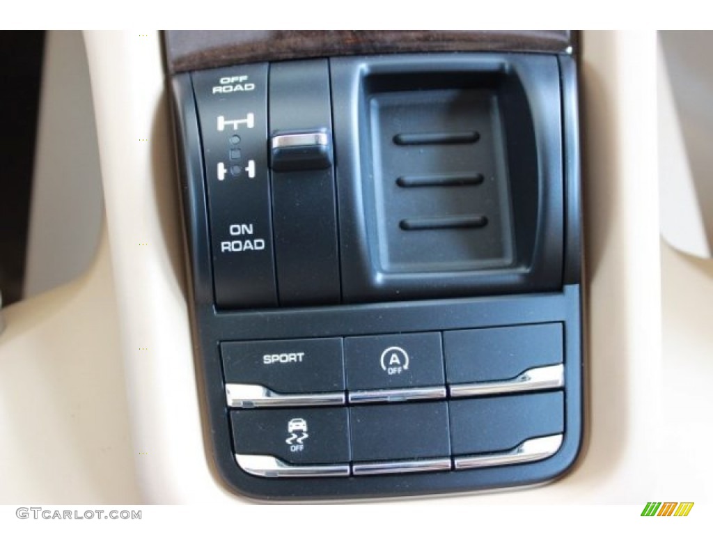 2016 Porsche Cayenne Standard Cayenne Model Controls Photo #106673591