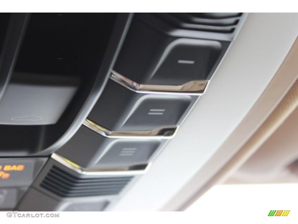 2016 Porsche Cayenne Standard Cayenne Model Controls Photo #106673666