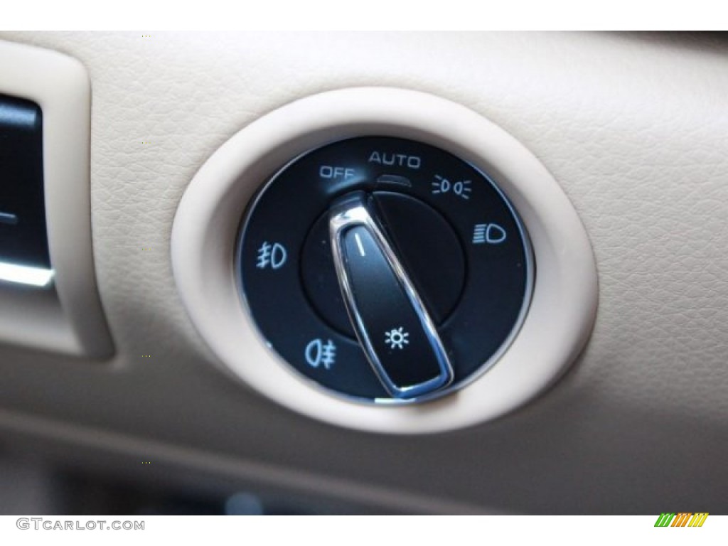 2016 Porsche Cayenne Standard Cayenne Model Controls Photo #106673753