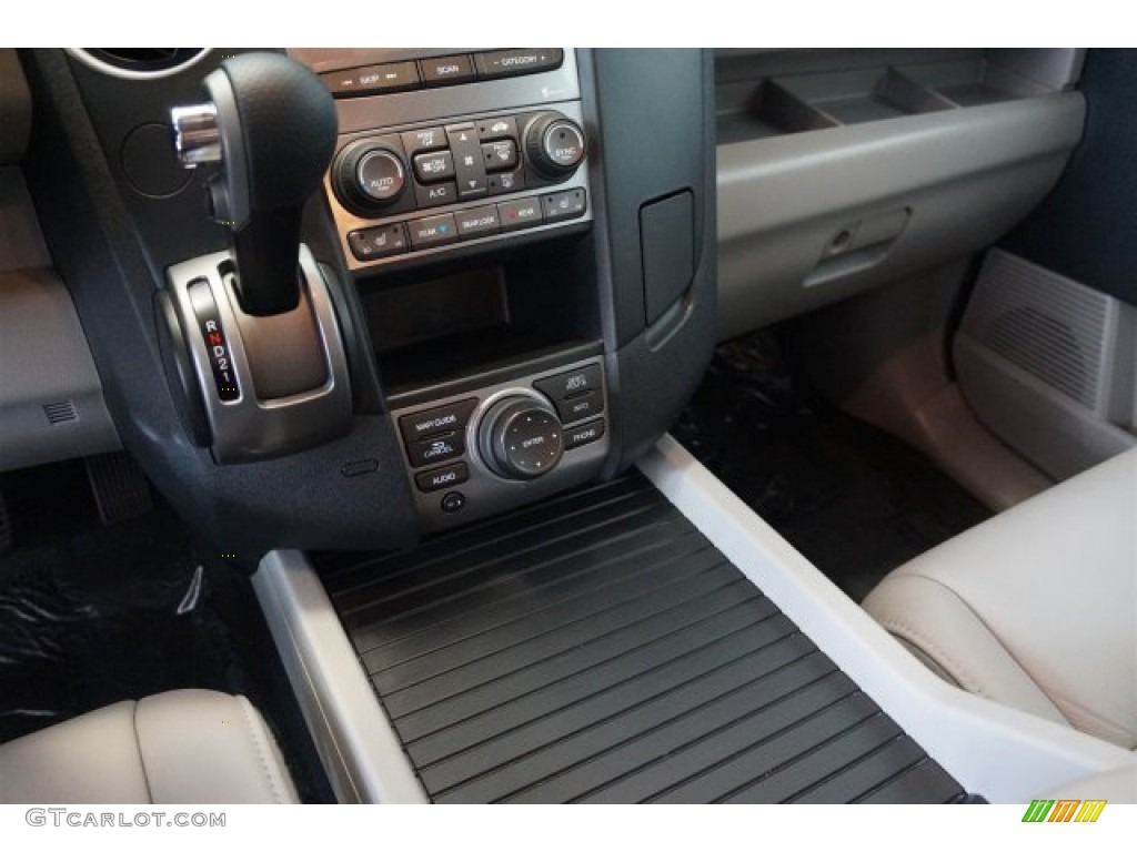 2014 Pilot EX-L - Alabaster Silver Metallic / Gray photo #16